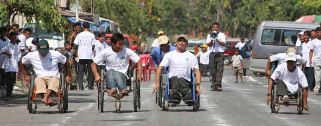 Students of Banteay Prieb joins race