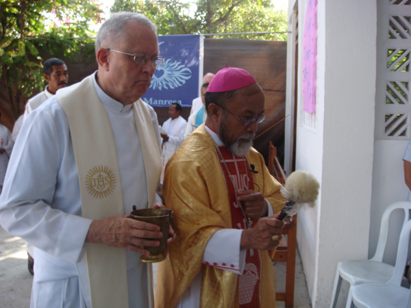 Bishop Alberto Ricardo blesses the provisional novitiate on the Feast of St. Ignatius