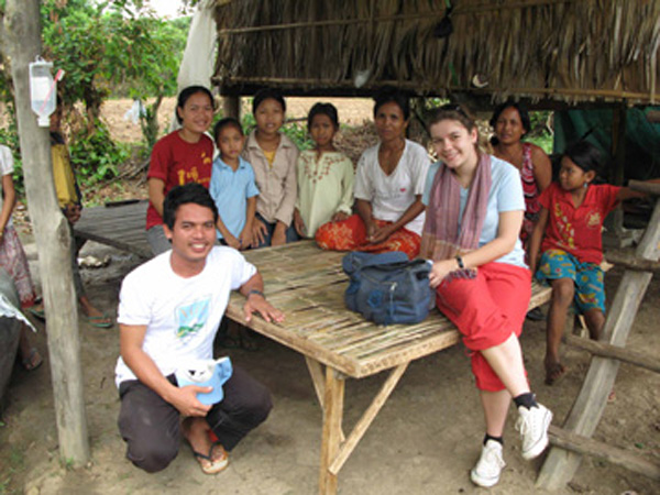 Participants of the Battambang MAGiS08 Experiment do a home visit