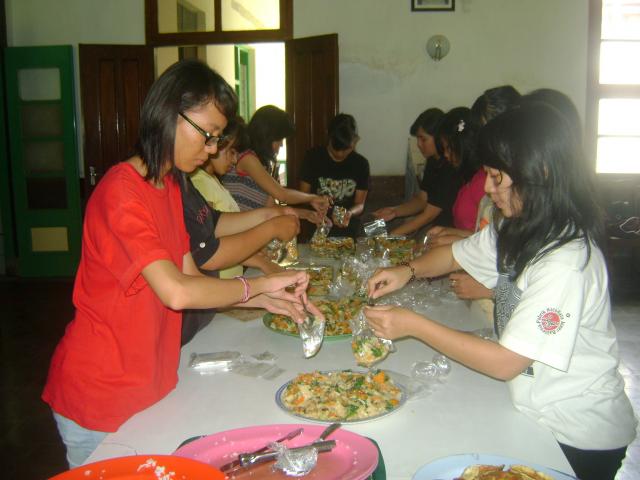 Volunteers wrapping vegetables.