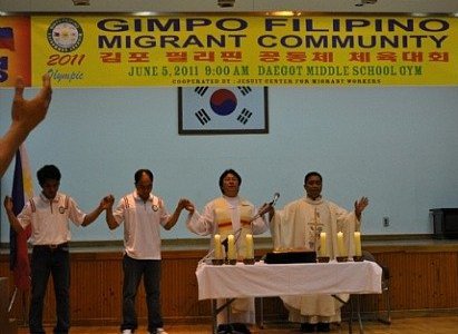 Mass with Filipino migrants