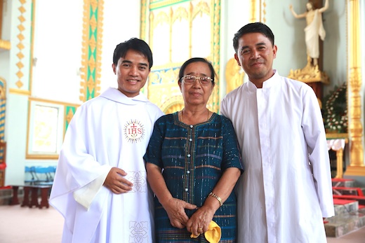 Wilbert Mireh SJ with his mother and brother