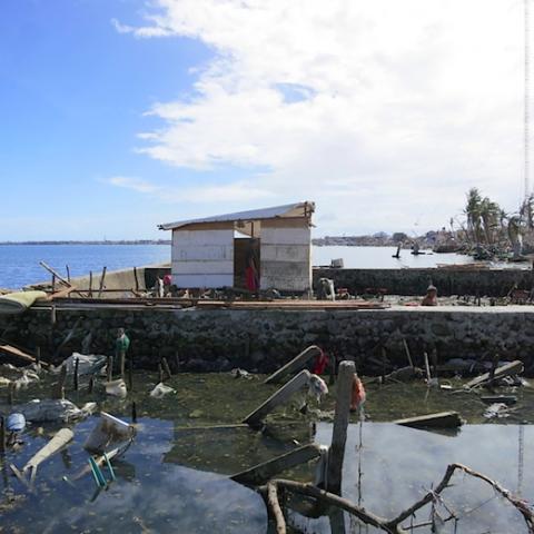 “Re-building” along the Tacloban coastline (Nov 16)