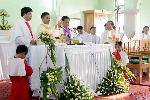 Titus Tin Maung SJ celebrated his first mass on April 29