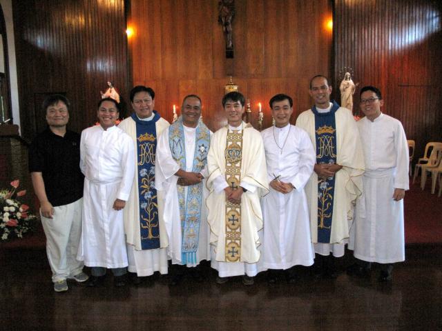 Group shot at Damo's perpetual vows