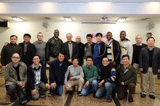 Fr General with Jesuits from the Chinese Province