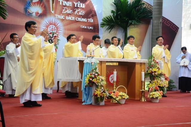 The new priests bless the audience.