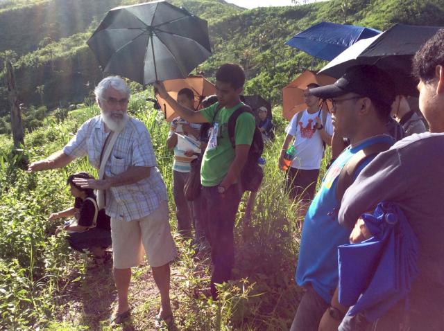 Fr Pedro Walpole SJ explains disaster risk reduction and management to the 2015 Scholastics and Brothers Circle workshop participants