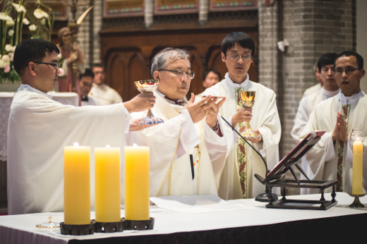 L-R: Fr Yeo Myoung-mo Paul Ha Sang SJ, His Eminence Andrew Cardinal Yeom Soo-jung DD, Fr Kim Min-cheol John SJ and Fr Kim Kun-dong Benedict SJ