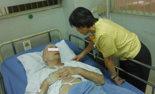Kep with a seriously ill patient in the prison hospital