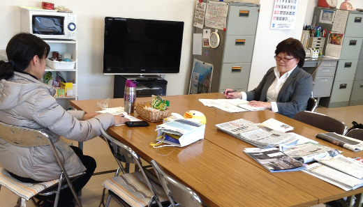 Anastasia (left) during a consultation with the Jesuit Social Center Migrant Desk 