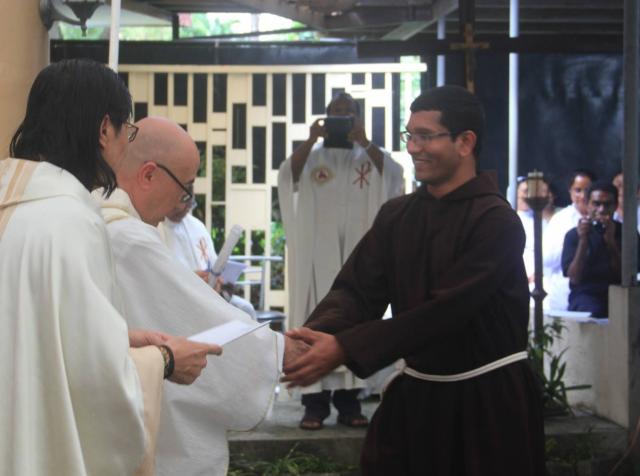 An Indian participant receives his certificate of completion from EAPI Director Fr Arthur Leger SJ. Also in the photo is EAPI Residential Programme Coordinator Fr Jojo Fung SJ.