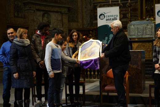 Fr General Arturo Sosa receives an image of the three kings from refugees