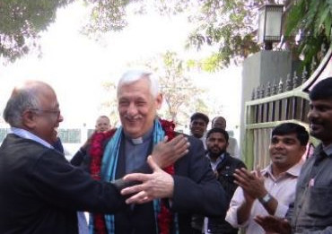 Fr General Arturo Sosa is welcomed by Jesuits in Delhi