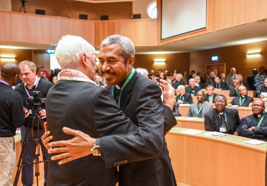 Fr Joaquim Sarmento greets newly elected Fr General Arturo Sosa