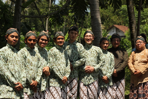 Magis pilgrims in Javanese traditional costume