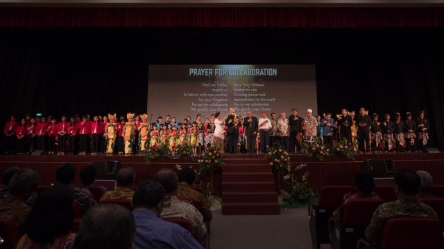 Fr General Arturo Sosa and collaborators prayer for collaboration