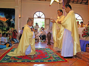 Fr Jose Hildy "Totet" Banaynal (PHI) makes his Final Vows