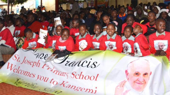 Pope Francis visits Jesuit parish in Nairobi during Africa trip
