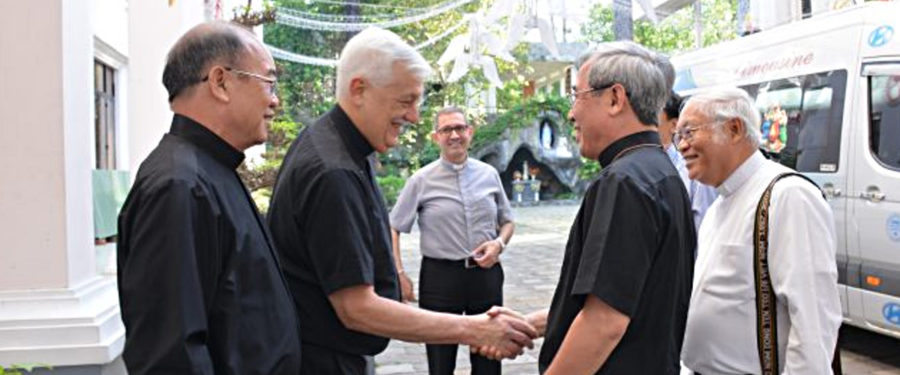 Fr General Sosa meets with bishops of Saigon Archdiocese, visits first Jesuit house in Vietnam