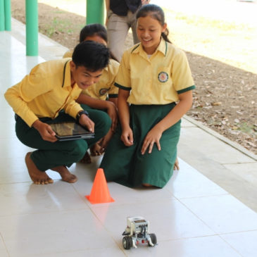 Xavier Jesuit High School students get an introduction to robotic engineering